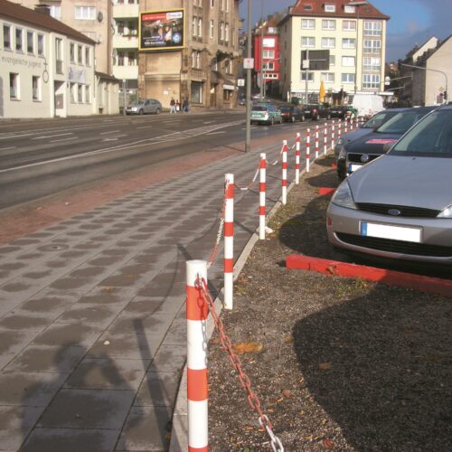 Parkeerpalen rond vast D76mm 8 De inbetonneerbare uitvoering van onze vaste antiparkeerpaal c.q. afzetpalen.Op de afbeelding voorzien van aangelaste ketting-ogen